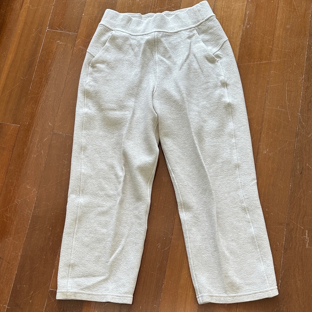 lululemon athletica cropped pants size 2 maybe 4